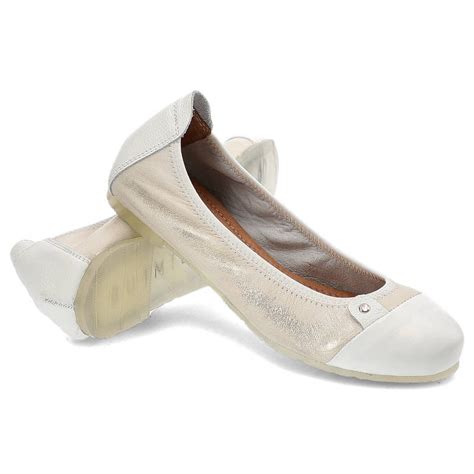 adidas leder ballerina weiß gold|Weiße adidas Lederschuhe: Der Klassiker als Grundlage für.